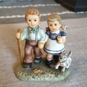 HUMMEL figurine Taking A Walk